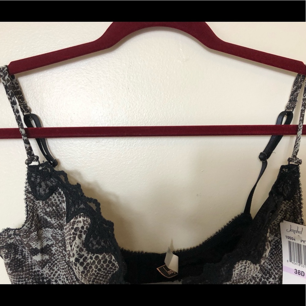 Women’s Jezebel Black and Gray Bra. Size 38D. NWT - Picture 5 of 8